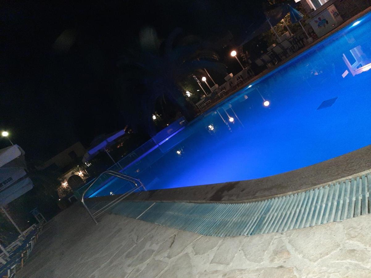 Zefiros Apartments กูเวีย ภายนอก รูปภาพ