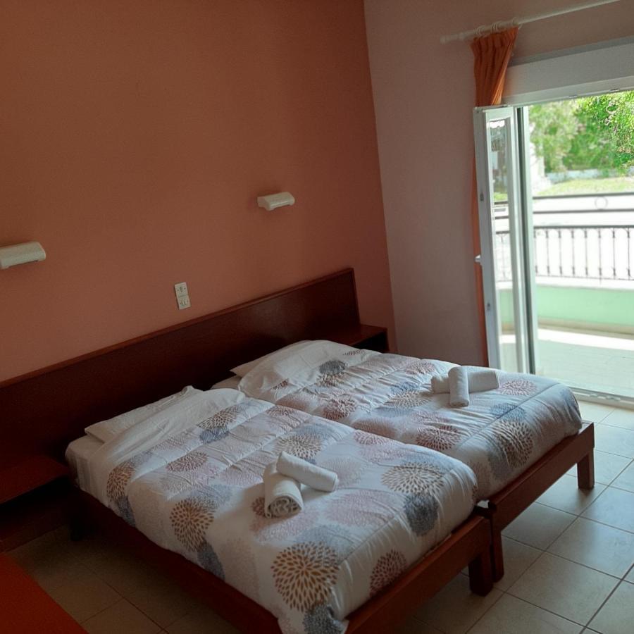 Zefiros Apartments กูเวีย ภายนอก รูปภาพ